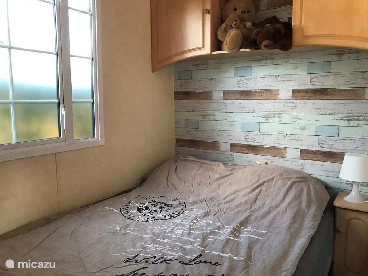 De tweede slaapkamer heeft 2 bedden met een lengte van 190 cm, die ook uit elkaar kunnen staan.