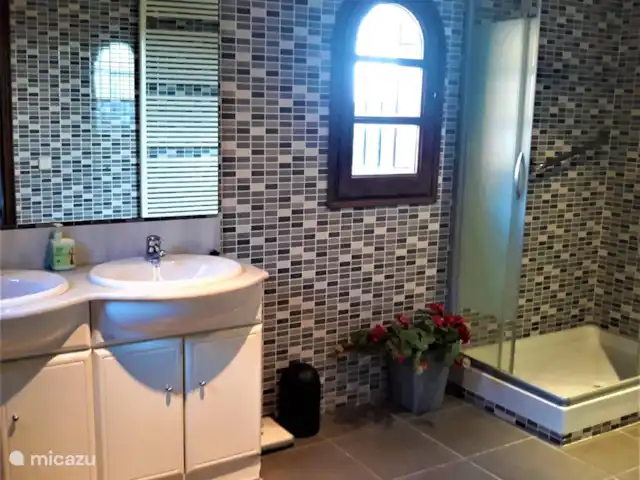 Casa Galesa huren in Spanje, Costa Brava, Calonge - vakantiehuis Badkamer1 (2) (grenzend aan slaapkamer1)