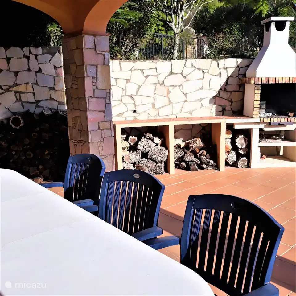 Terrace1 with barbecue (3)