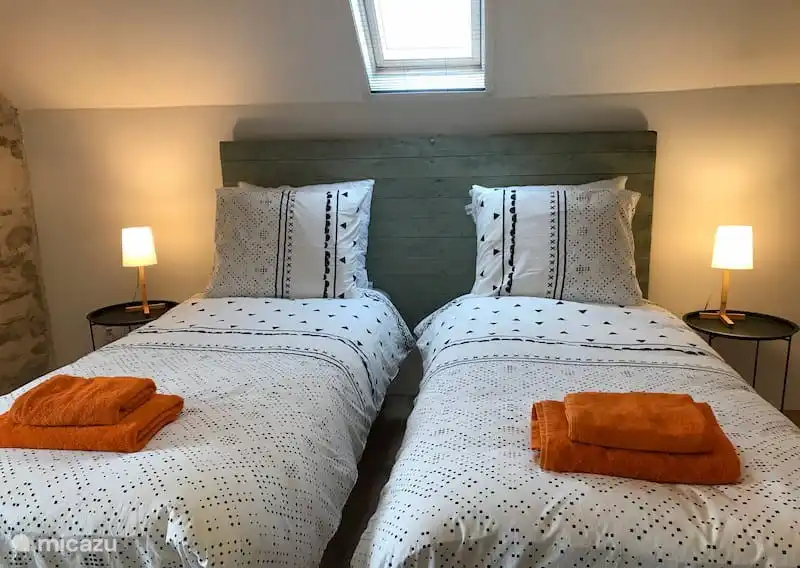 Schlafen Sie gut in einem guten Bett. Möchten Sie lieber näher beieinander sein? Die Betten sind leicht zu bewegen