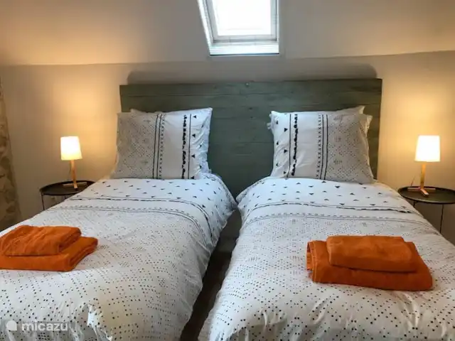 Domaine Pouzoult, Gîte Orange huren in Frankrijk, Indre, Sazeray - gîte / cottage Lekker slapen in een prima bed. Toch liever dichter bij elkaar liggen? De bedden zijn gemakkelijk te verschuiven