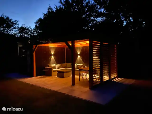 Christoffel 83 Park Port Greve  | Pays-Bas, Zélande, Brouwershaven - maison de vacances Dans le jardin, un grand espace extérieur avec un ensemble de salons où vous pouvez vous asseoir à tout moment de la journée pour une bonne boisson ou un délicieux repas.