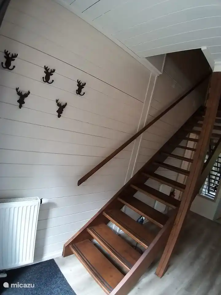 Die Treppe zum ersten Stock.