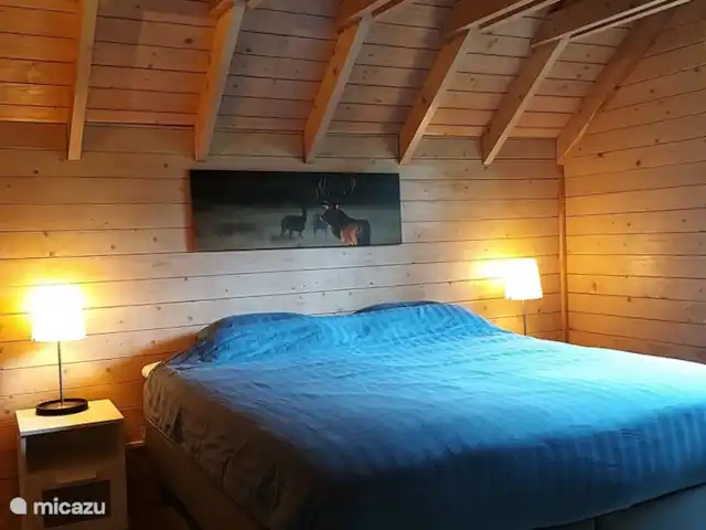 el tucan en Países Bajos, Güeldres, Emst (Epe) - casa vacacional Dormitorio en el primer piso. Al igual que en la planta baja, se trata de un somier de 180 x 200 con colchones individuales.