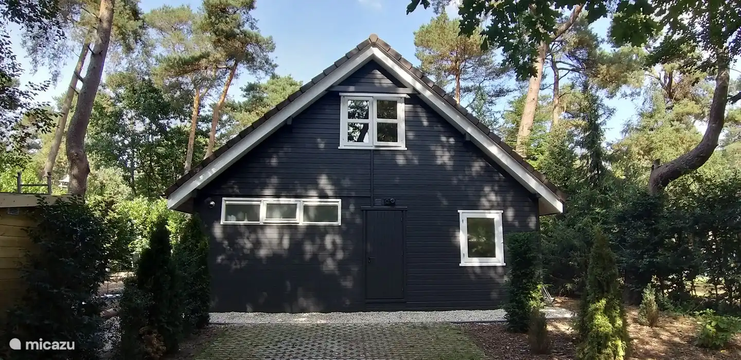 Der Parkplatz am Forsthaus De Toekan in Emst im Waldpark De Vliegden