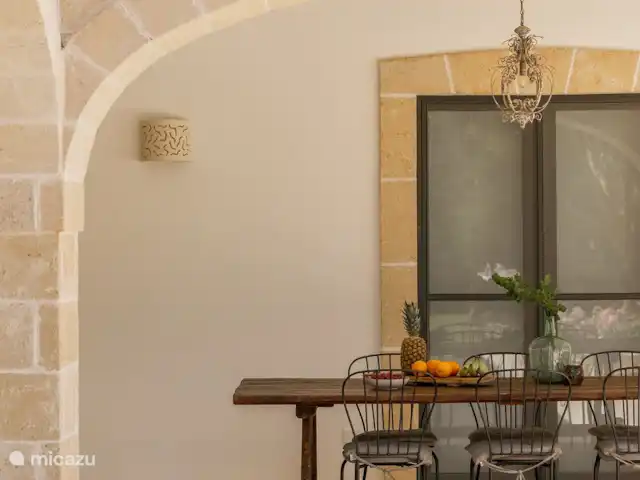 Villa Digaverde en Italia, Apulia, Carovigno - villa Mesa de comedor porche