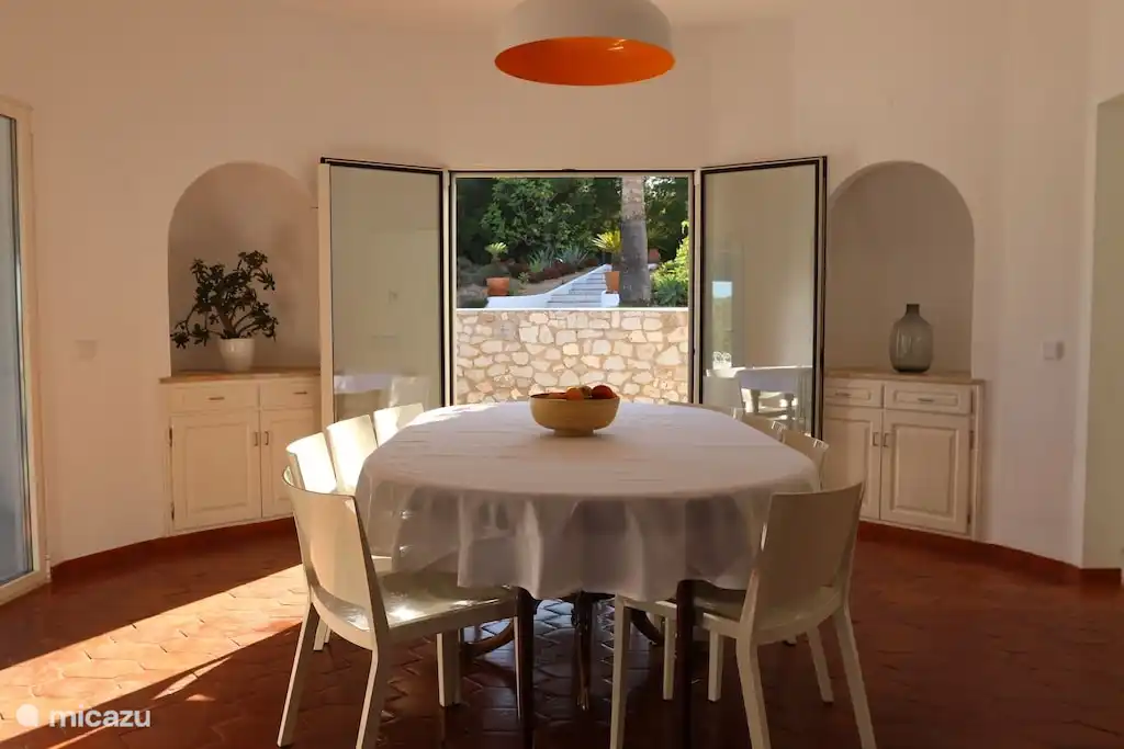 Esszimmer, mit genügend Platz für alle Gäste,