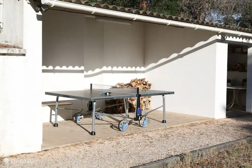 Genug Unterhaltung: Tischtennis, Spiele, Rätsel, Spielmobil und natürlich ein großer Garten zum Verstecken.