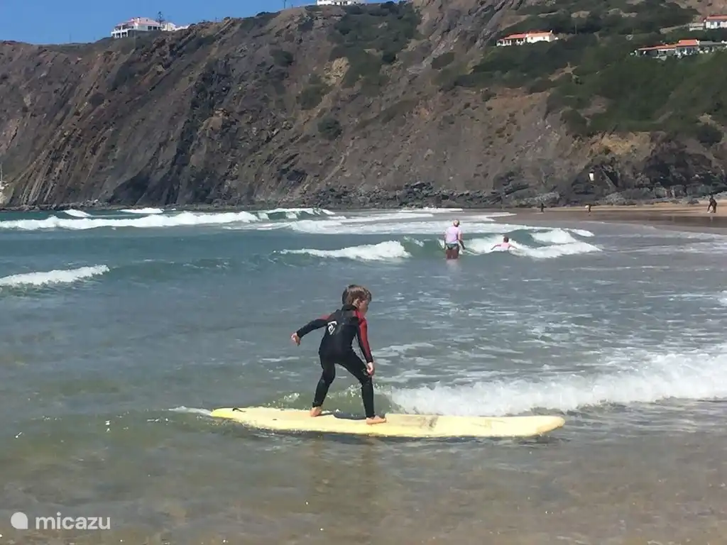 Lagos: perfekter Ort für Surfstunden - jung und alt, Anfänger und Profi