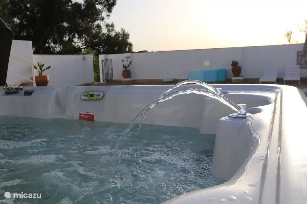 Ein neuer voll ausgestatteter Whirlpool für 5 Personen