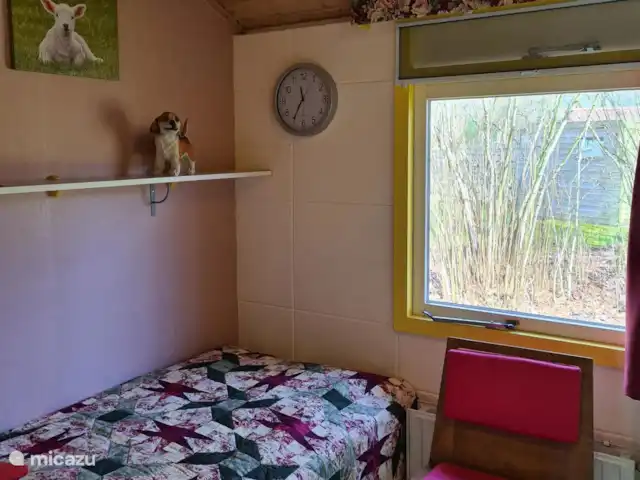 MemHill huren in Nederland, Drenthe, Exloo - bungalow Eenpersoonskamer met goed bed, (90 x 190 cm) CV en kastruimte. Wel zelf bedlinnen meenemen graag.
