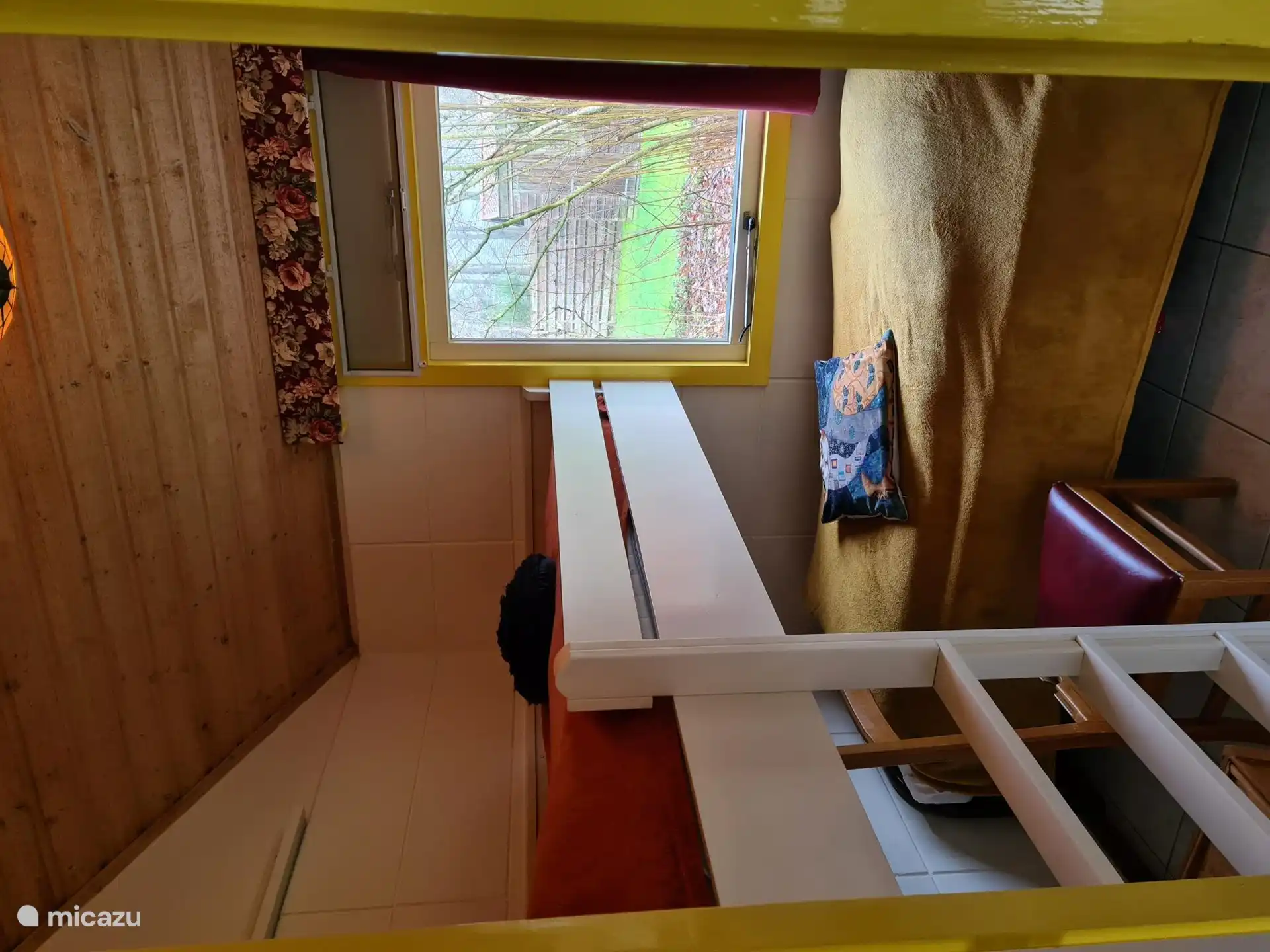 3rd bedroom with 2 beds (80 x 190) with stairs to loft bed and new mattresses.   Please bring your own bed linen.