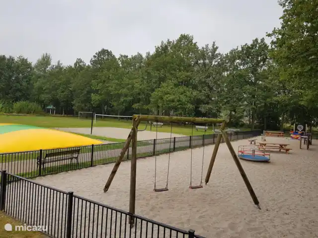 MemHill huren in Nederland, Drenthe, Exloo - bungalow Speelvelden, voetbal, volleybal, tafeltennis, luchtkussen enz.