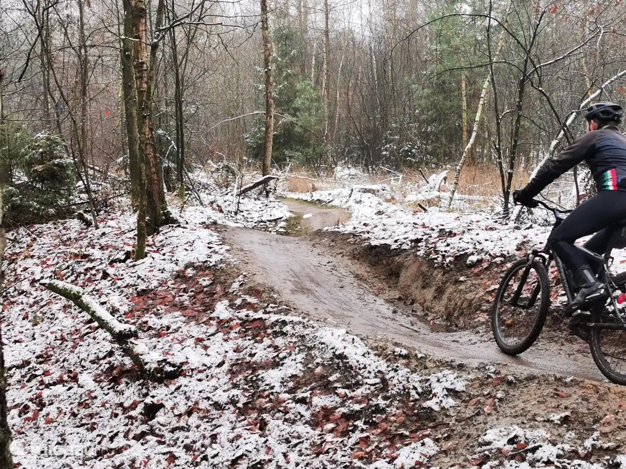 La ruta de bicicleta de montaña Vorden es un nuevo desafío para los entusiastas del MTB. La ruta, un bucle de unos 30 km, discurre en parte por los terrenos de Natuurmonumenten y forma parte de una red de rutas a través de Graafschap de unos 110 km en total.