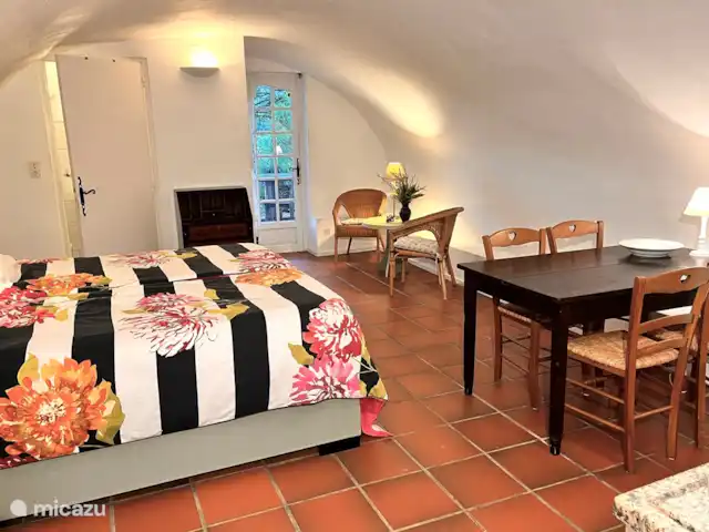 Location de Vacances France, Gard, Molières-sur-Cèze, appartement - Usine de mise en bouteille Location de Vacances France, Gard, Molières-sur-Cèze, appartement - Usine de mise en bouteille