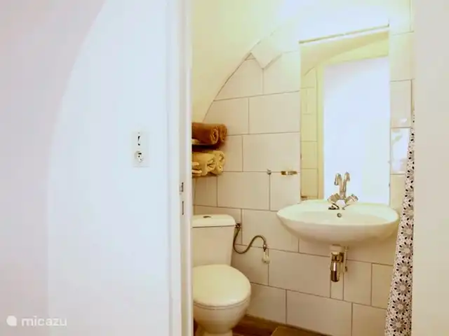 Location de Vacances France, Gard, Molières-sur-Cèze, appartement - Usine de mise en bouteille Tout le linge est changé chaque semaine. Si vous voulez un ensemble de nouvelles serviettes pendant la semaine, c'est bien sûr possible.