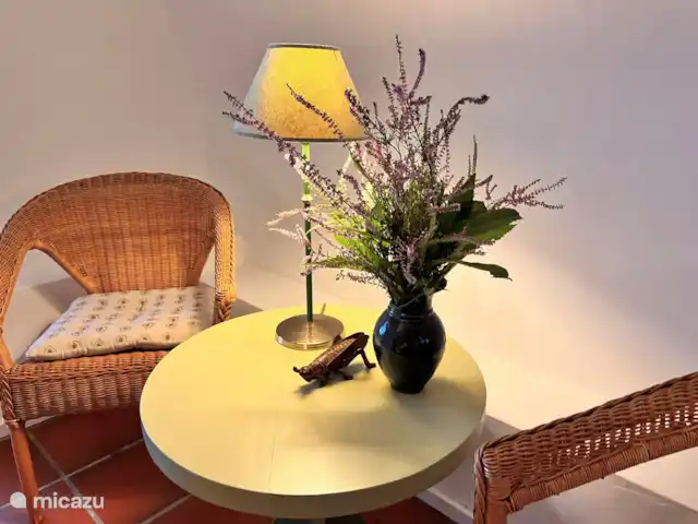 Location de Vacances France, Gard, Molières-sur-Cèze, appartement - Usine de mise en bouteille Chaque saison a son propre bouquet.