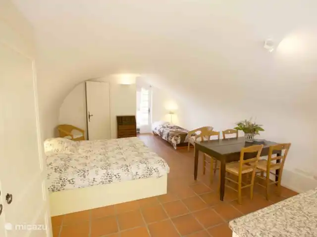 Location de Vacances France, Gard, Molières-sur-Cèze, appartement - Usine de mise en bouteille Convient pour trois personnes avec un lit d'appoint.