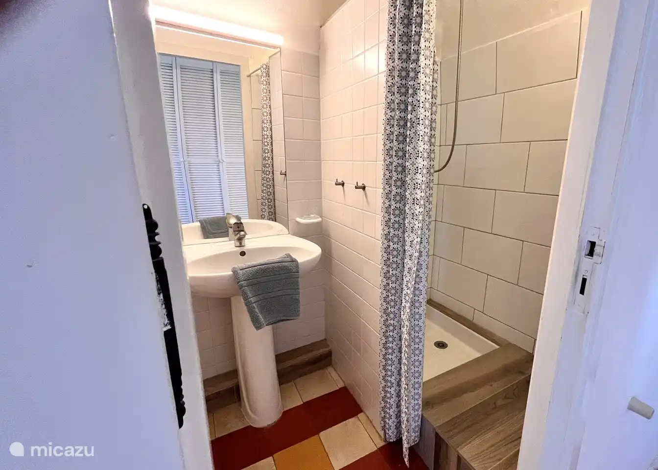 Duschen Sie mit Wasser aus Ihrer eigenen Quelle.