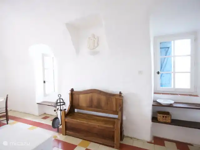 Location de Vacances France, Gard, Molières-sur-Cèze, appartement - Chapelle Et si vous souhaitez tempérer la belle lumière de la Chapelle, vous pouvez simplement fermer les grands volets à la position souhaitée.