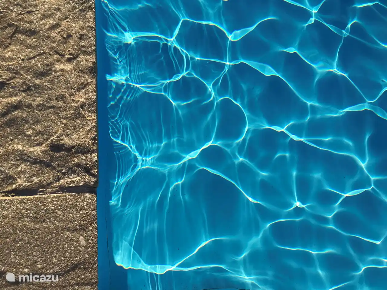 Das Schwimmbad ist täglich von 8.00 bis 19.30 Uhr geöffnet.