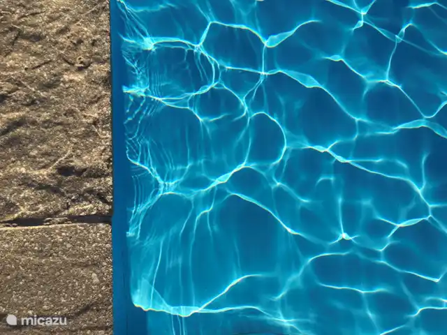 Location de Vacances France, Gard, Molières-sur-Cèze, appartement - La chambre bleue La piscine est ouverte tous les jours de 8h à 19h30.