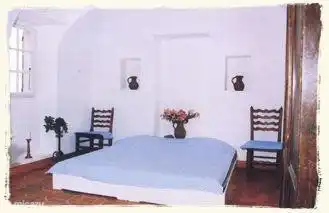 Dierbare foto van 30 jaar geleden, het prille begin. Het raam is deur geworden en je stapt zo naar buiten op je eigen terras.