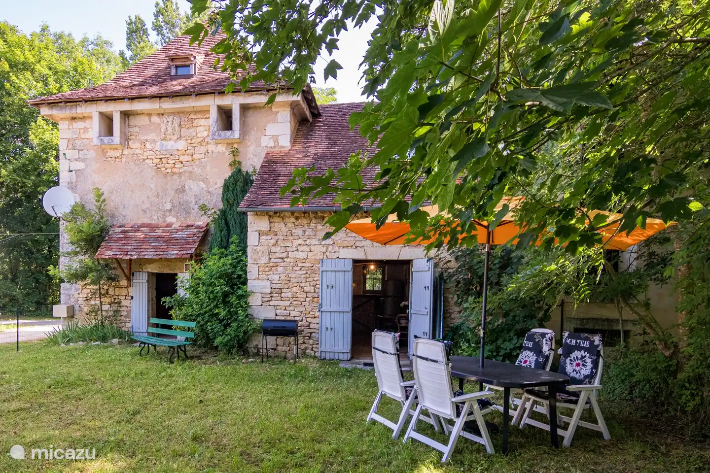 Duiventoren van het Château de Mayac in Frankreich, Dordogne, Mayac - gîte / hütte