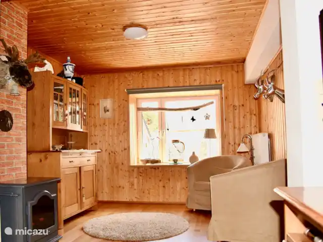 Location de Vacances Allemagne, Eifel, Meisburg, maison de vacances - Hopfi Husli Côté jardin du salon avec une belle banquette.
