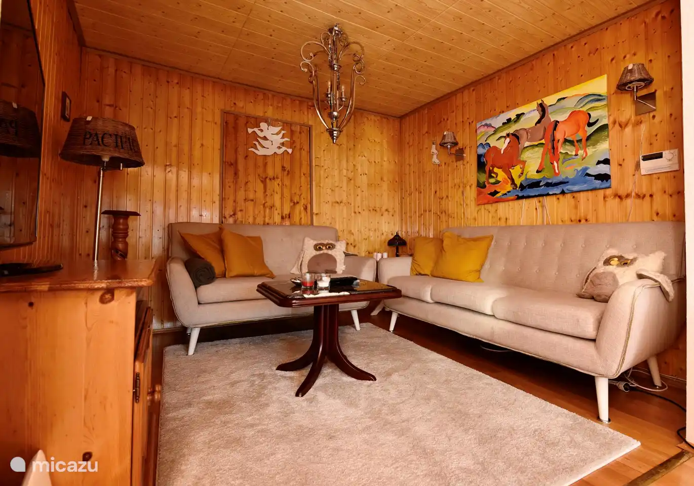 Beau coin salon pour une soirée Netflix.