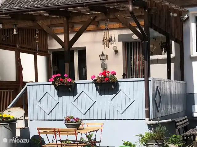 Location de Vacances Allemagne, Eifel, Meisburg, maison de vacances - Hopfi Husli Une magnifique véranda où il fait souvent encore bon se détendre en automne !