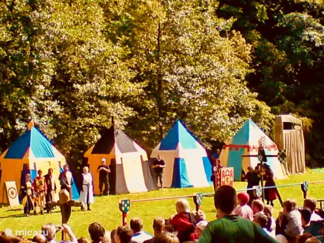 Location de Vacances Allemagne, Eifel, Meisburg, maison de vacances - Hopfi Husli Burgenfest à Manderscheid, jeux de chevaliers toujours le dernier week-end d'août.
