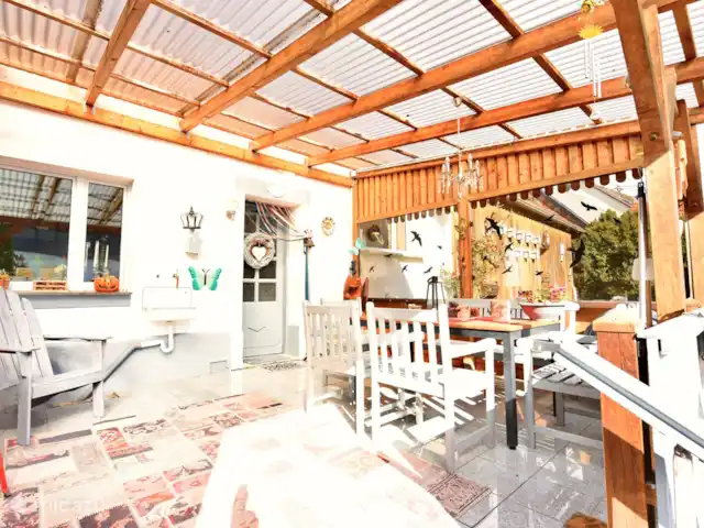 Location de Vacances Allemagne, Eifel, Meisburg, maison de vacances - Hopfi Husli Belle véranda spacieuse.
