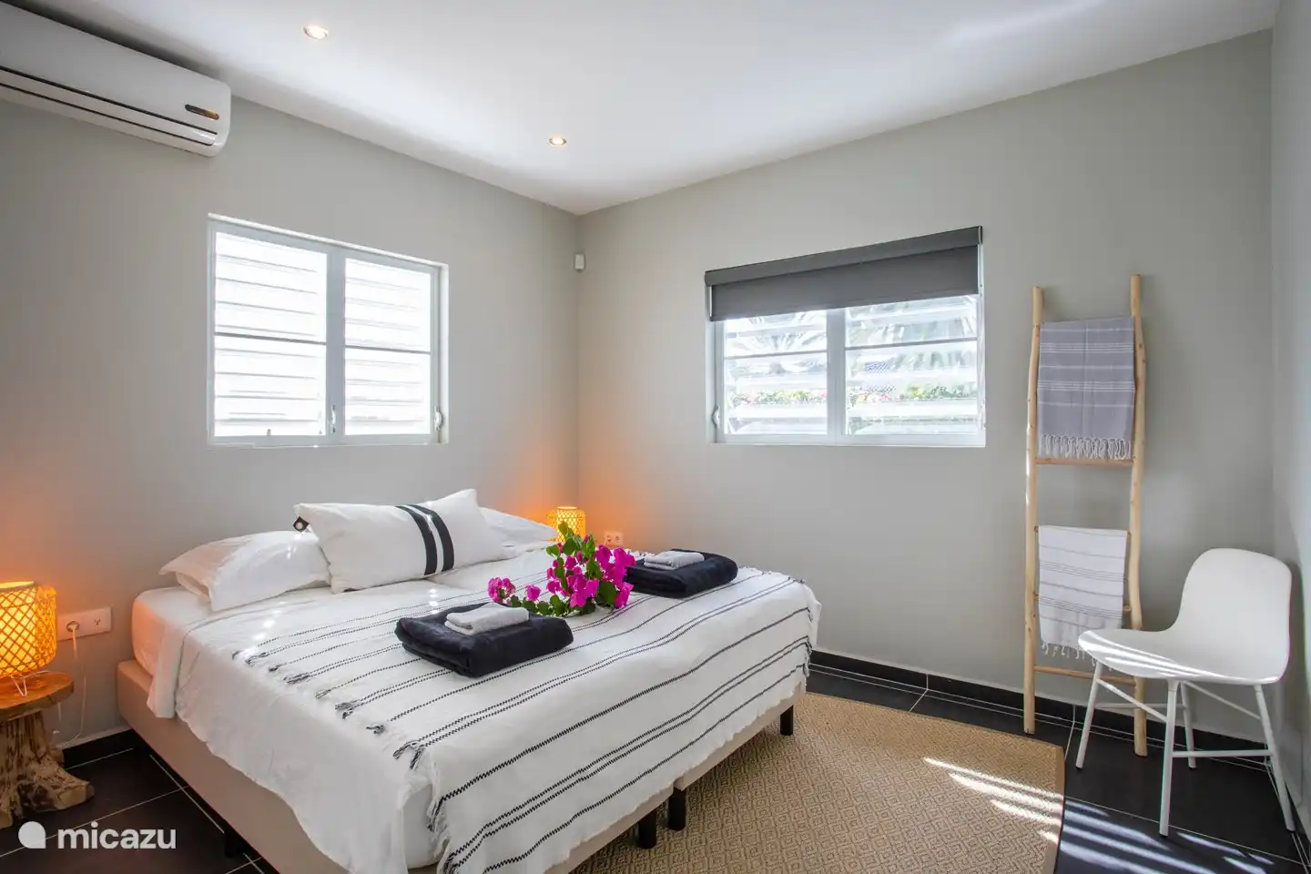 Este dormitorio también se puede configurar con 2 camas individuales o con 1 cama extragrande.