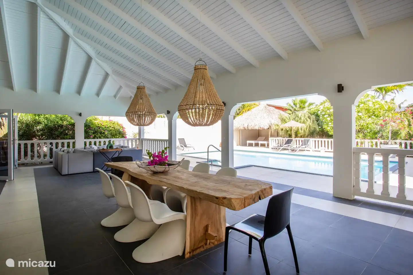 En Curazao llaman a la terraza porche donde la gente siempre se sienta, agradable afuera.