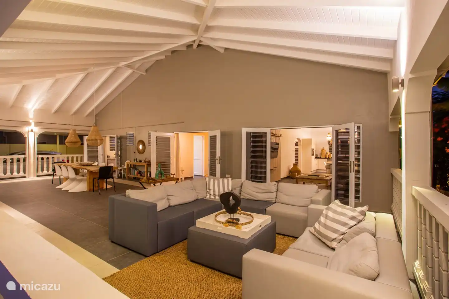 Terraza de impresión nocturna.