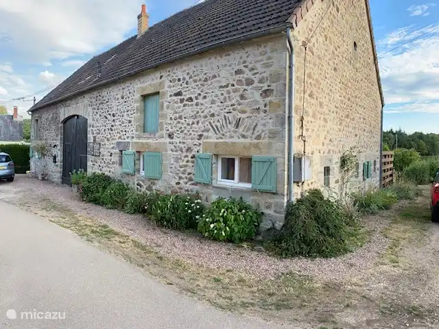 Araña de la casa en Francia, Nièvre, Epiry - casa vacacional