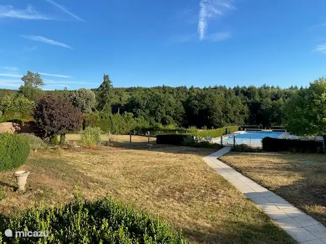 Araña de la casa en Francia, Nièvre, Epiry - casa vacacional