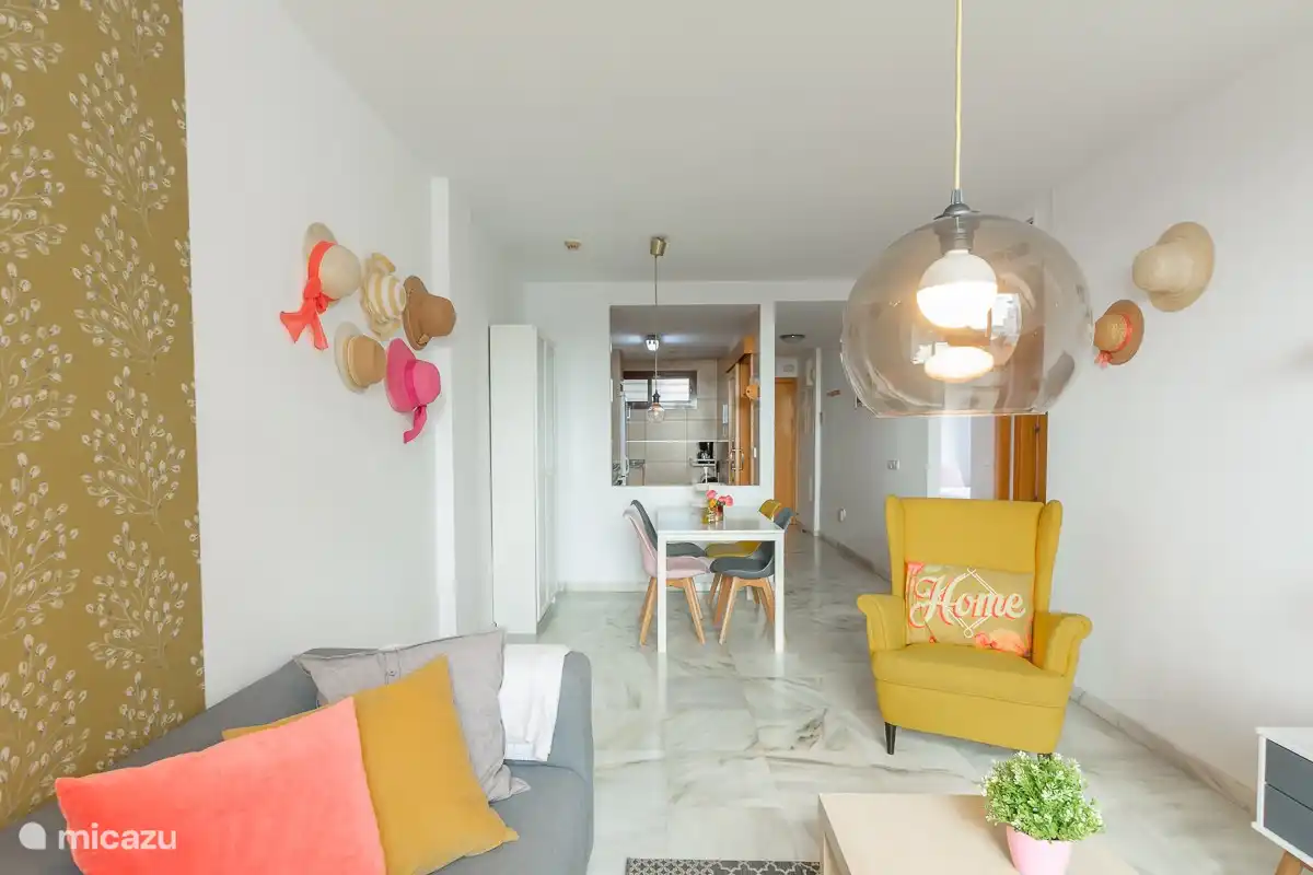 Wohnzimmerwohnung und Essbereich