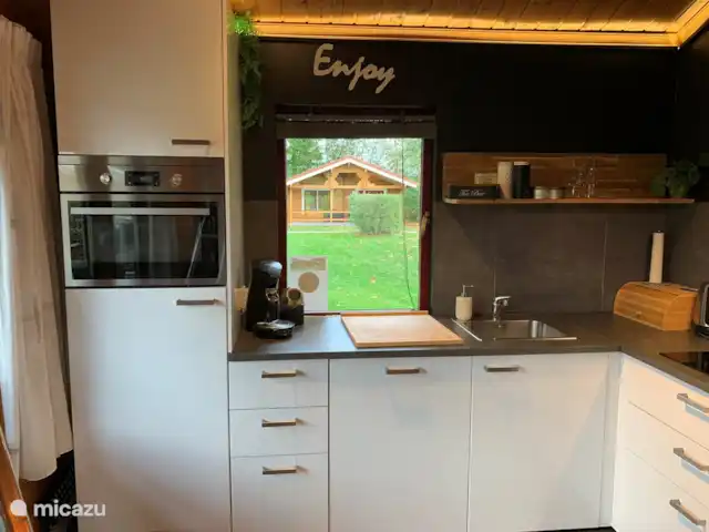 Just Relax | Pays-Bas, Overijssel, Gramsbergen - chalet Cuisine donnant sur le jardin orienté à l'est où vos enfants pourront jouer.