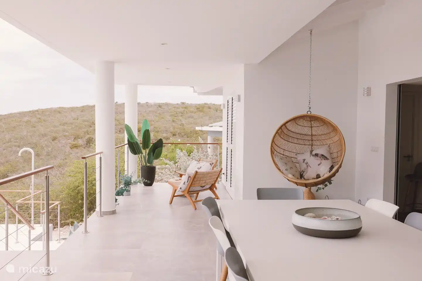 Luxuriöse Terrasse mit Sitzgelegenheiten