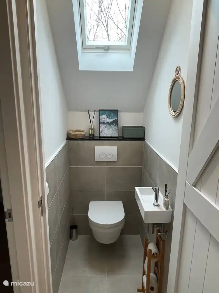 Toilette im 1. Stock.