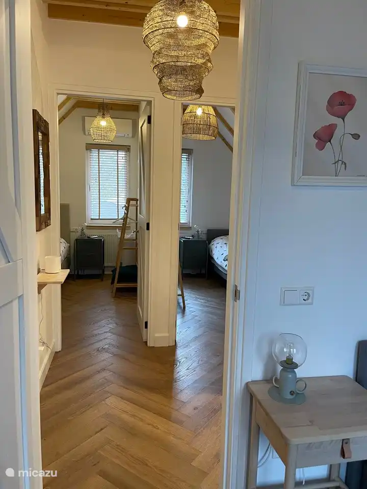 Die geräumige Diele im 1. Stock mit Zugang zu allen Räumen.