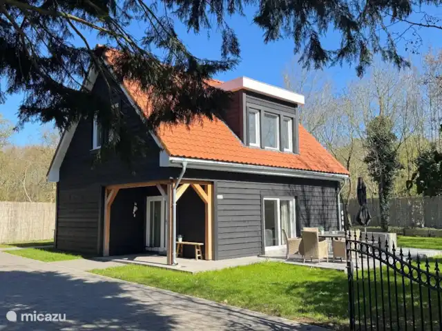 Villa Rein | Pays-Bas, Zélande, Renesse - maison de vacances Maison de vacances individuelle avec véranda, terrasse et jardin spacieux. Situé derrière une clôture attrayante, entouré de nature et d’intimité et avec allée privée pour 2 voitures.