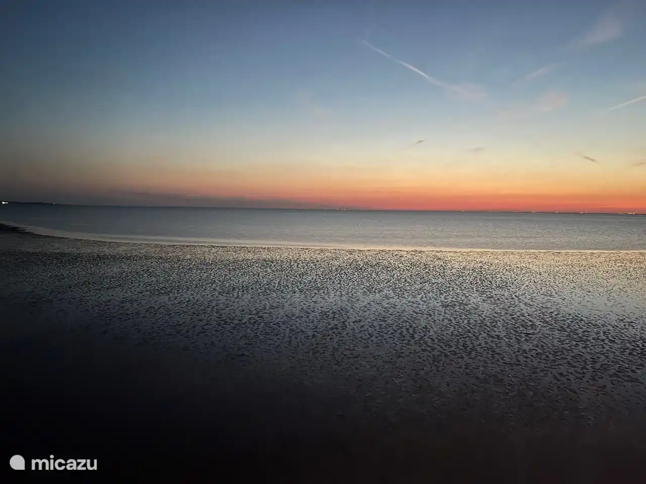 Zeeland pur! Genießen Sie die Ruhe, den Raum und die magischen Sonnenuntergänge am Meer. Diese Aussicht wird Sie jeden Tag aufs Neue in die Küste verlieben.