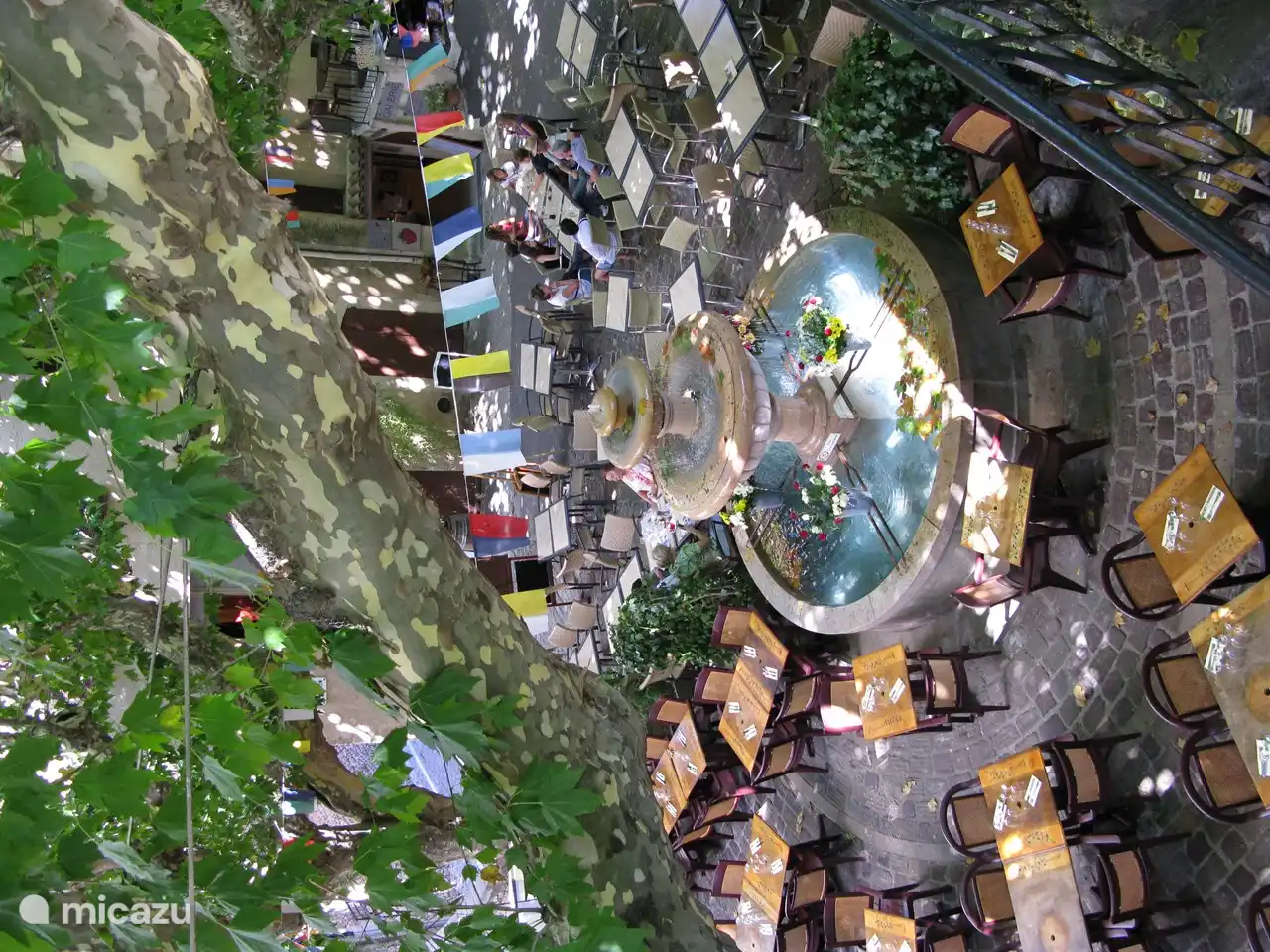 Gemütliches Essen in Seillans (Foto für COVID-19)