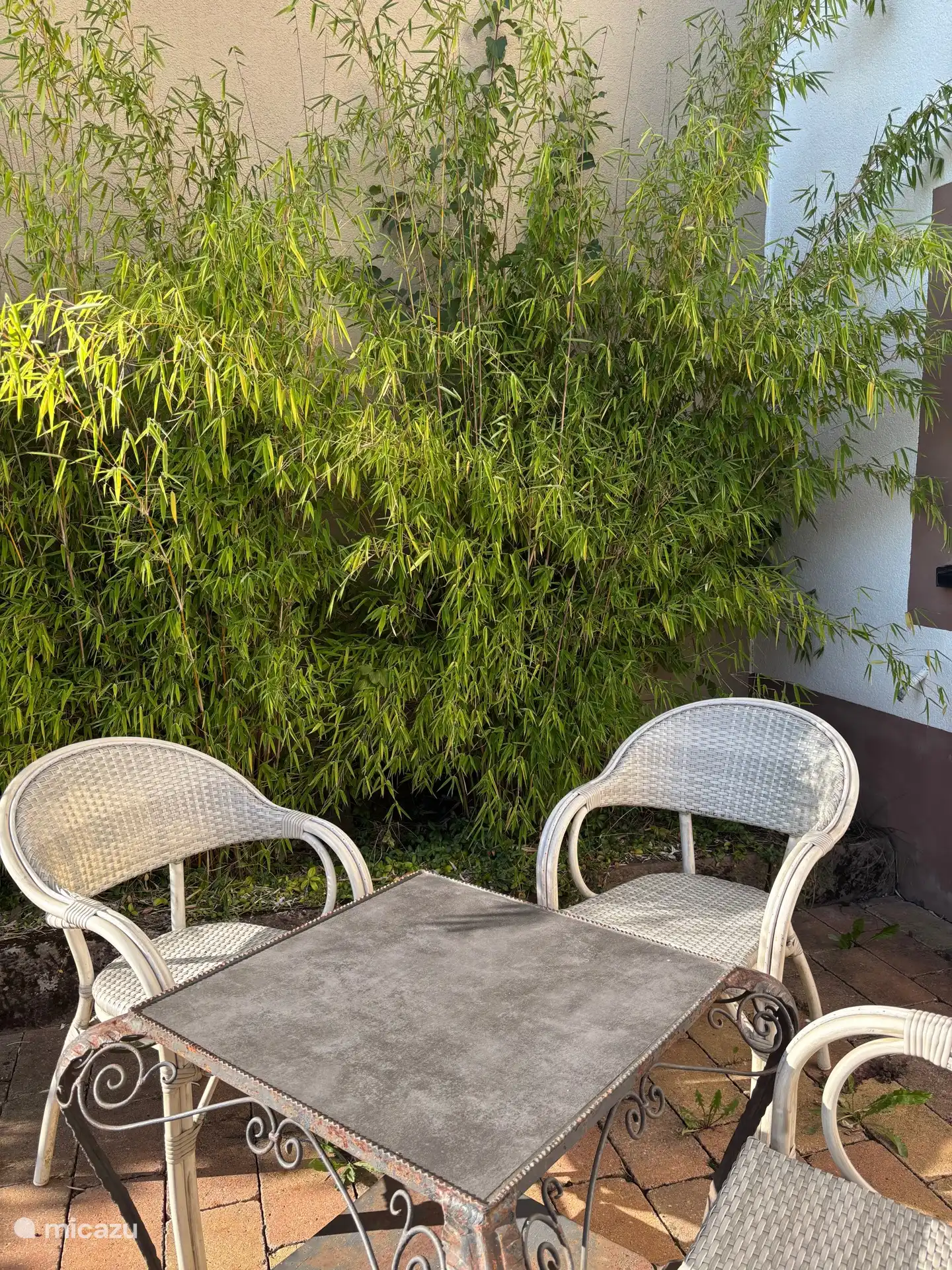 Zona de estar en la planta baja junto al jacuzzi