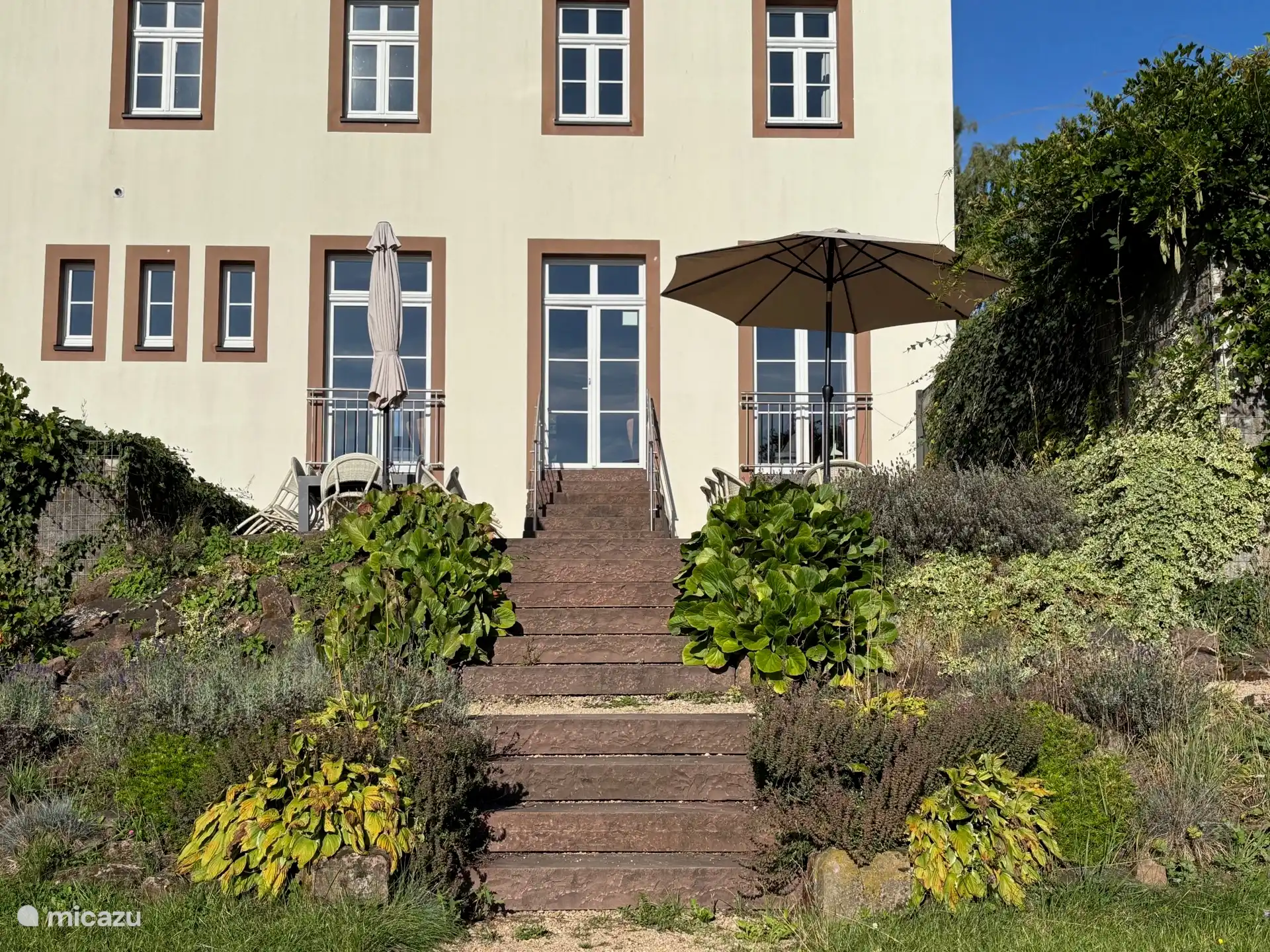 Escaleras a la terraza superior