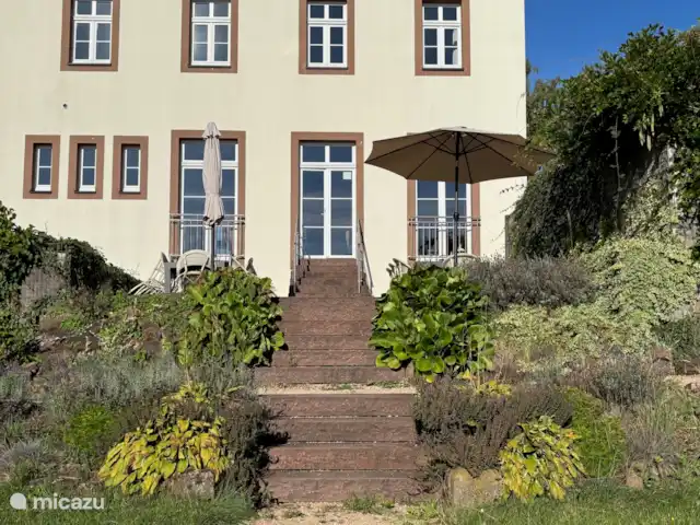 Landhaus Kreuzenberg huren in Duitsland, Eifel, Malbergweich - vakantiehuis trap naar boventerras