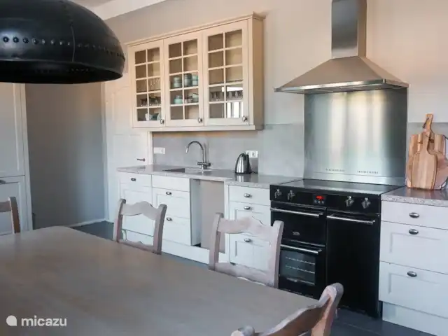 Landhaus Kreuzenberg huren in Duitsland, Eifel, Malbergweich - vakantiehuis keuken (tweede vaatwasser moet nog geplaatst worden)